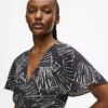 Robe à imprimé éventail et col en V