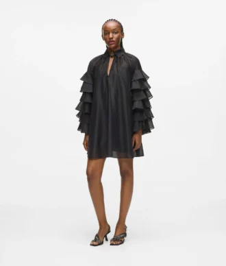 Robe à manches volantées