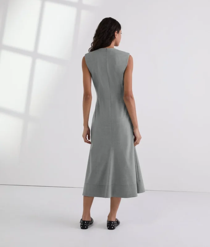 ROBE SUR MESURE EN MÉLANGE DE LAINE ROBE SUR MESURE EN MÉLANGE DE LAINE