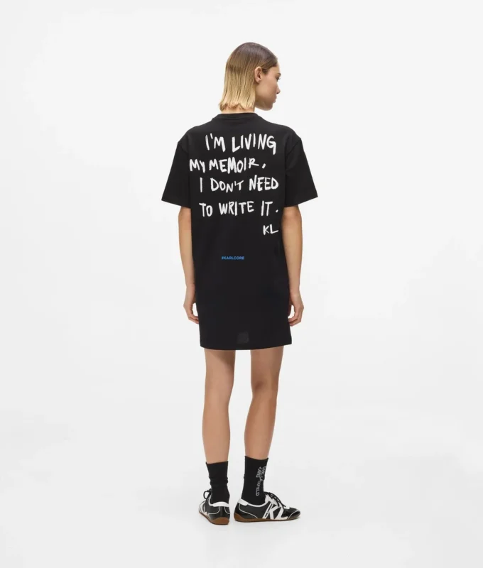 Robe t-shirt avec citation de Karl Robe t-shirt avec citation de Karl