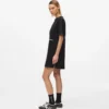 Robe t-shirt avec citation de Karl Robe t-shirt avec citation de Karl