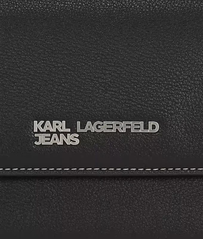 Sac à poignée supérieure avec logo métallique Sac à poignée supérieure avec logo métallique