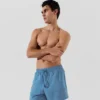 SHORT DE BAIN COURT AVEC LOGO MÉTALLIQUE SHORT DE BAIN COURT AVEC LOGO MÉTALLIQUE