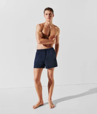 SHORT DE BAIN COURT AVEC LOGO MÉTALLIQUE