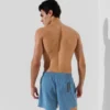 SHORT DE BAIN COURT AVEC LOGO MÉTALLIQUE SHORT DE BAIN COURT AVEC LOGO MÉTALLIQUE
