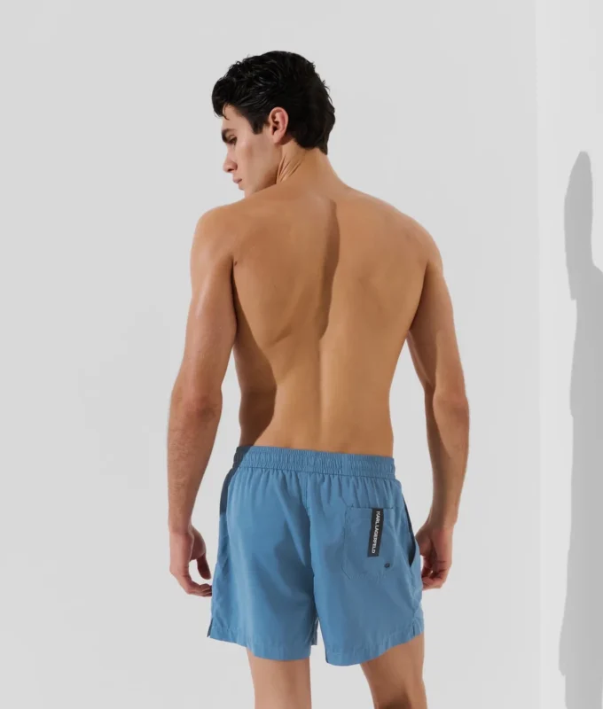 SHORT DE BAIN COURT AVEC LOGO MÉTALLIQUE SHORT DE BAIN COURT AVEC LOGO MÉTALLIQUE