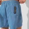 SHORT DE BAIN COURT AVEC LOGO MÉTALLIQUE SHORT DE BAIN COURT AVEC LOGO MÉTALLIQUE