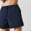SHORT DE BAIN COURT AVEC LOGO MÉTALLIQUE SHORT DE BAIN COURT AVEC LOGO MÉTALLIQUE