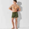 SHORT DE BAIN COURT AVEC LOGO MÉTALLIQUE SHORT DE BAIN COURT AVEC LOGO MÉTALLIQUE
