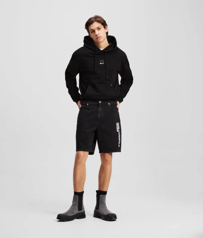 SHORT EN JEAN DÉCONTRACTÉ SHORT EN JEAN DÉCONTRACTÉ