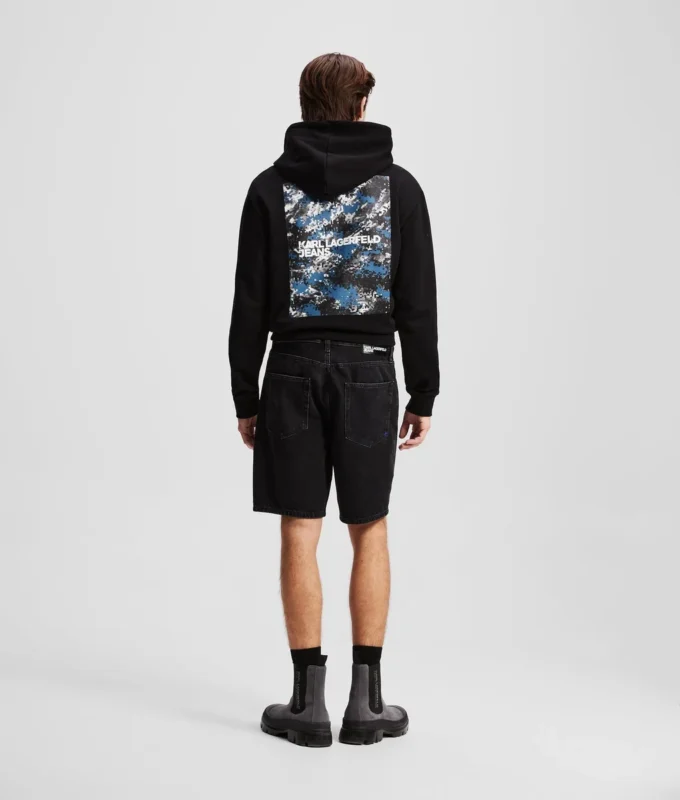SHORT EN JEAN DÉCONTRACTÉ SHORT EN JEAN DÉCONTRACTÉ