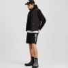 SHORT EN JEAN DÉCONTRACTÉ SHORT EN JEAN DÉCONTRACTÉ