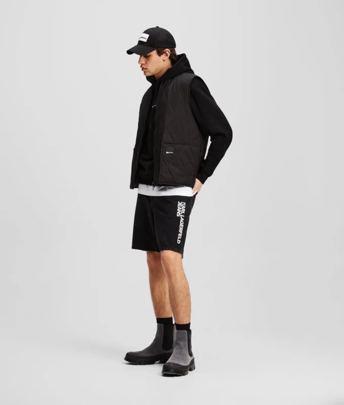 SHORT EN JEAN DÉCONTRACTÉ SHORT EN JEAN DÉCONTRACTÉ