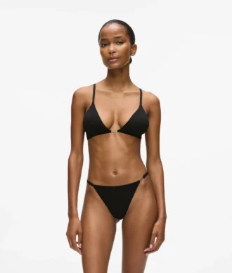 Soutien-gorge triangle signature