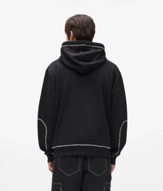 Sweat à capuche avec coutures contrastées