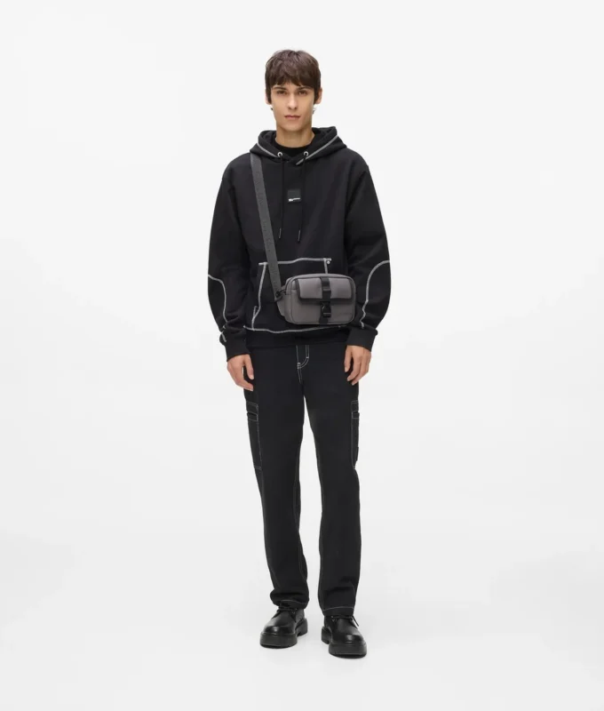 Sweat à capuche avec coutures contrastées