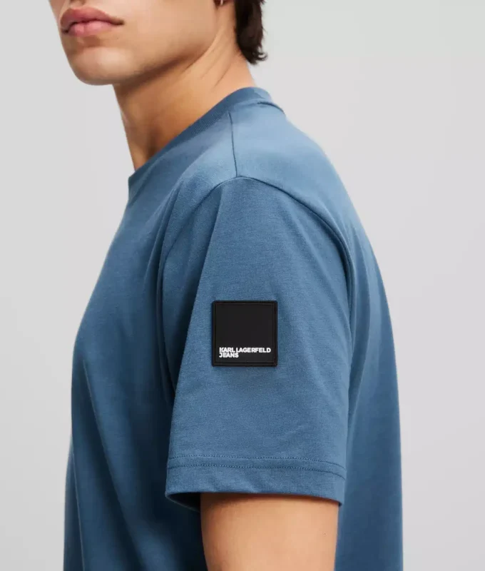 T-SHIRT AVEC LOGO PATCH T-SHIRT AVEC LOGO PATCH