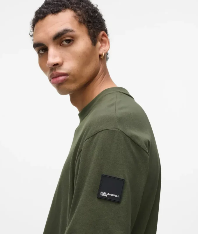 T-SHIRT AVEC LOGO PATCH T-SHIRT AVEC LOGO PATCH
