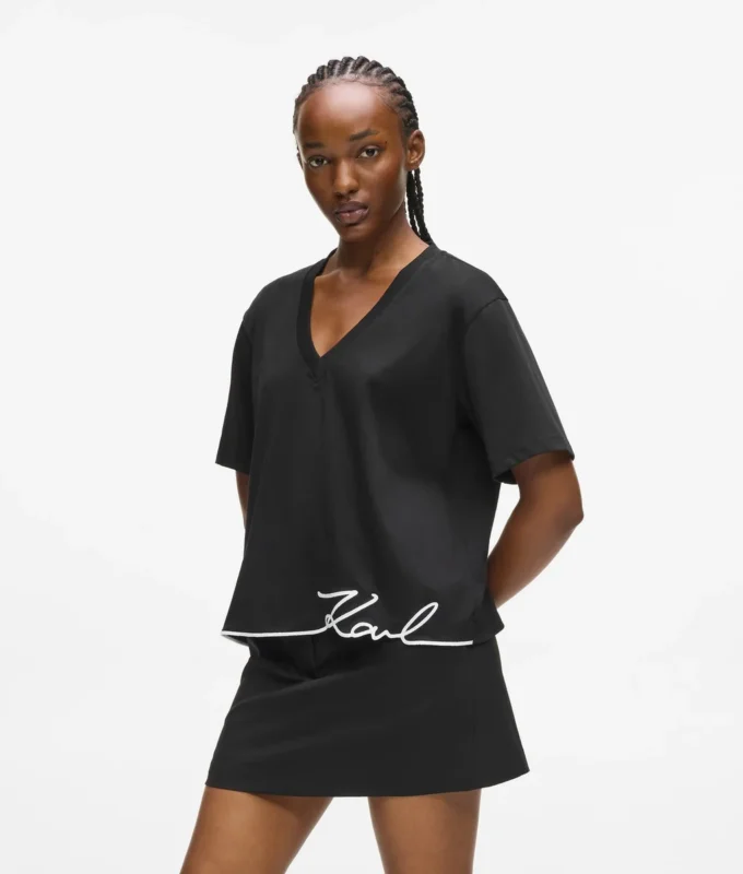 T-shirt à col en V et ourlet signature T-shirt à col en V et ourlet signature