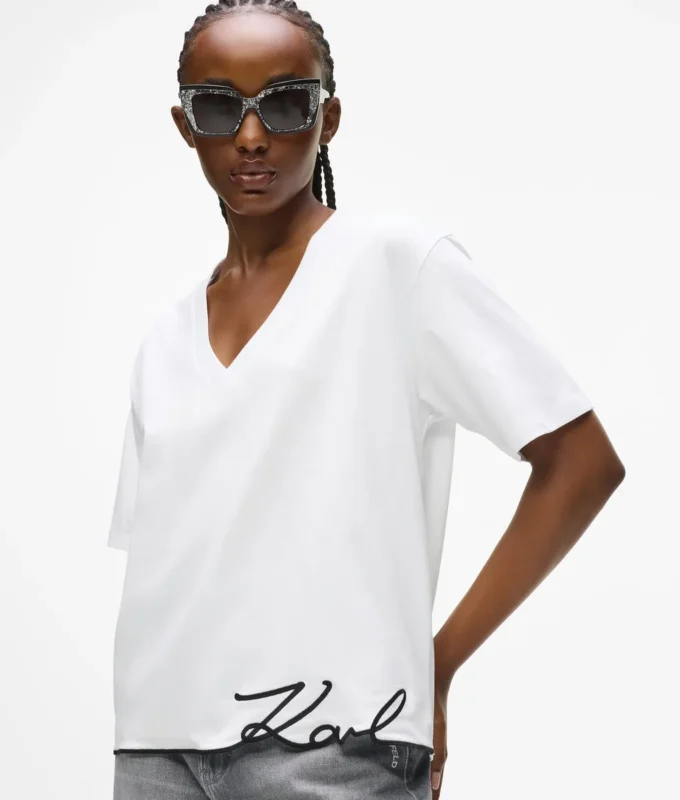 T-shirt à col en V et ourlet signature T-shirt à col en V et ourlet signature