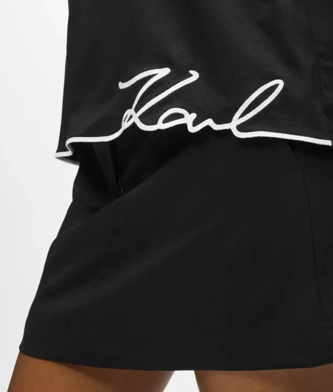 T-shirt à col en V et ourlet signature T-shirt à col en V et ourlet signature