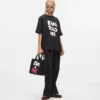 T-shirt décontracté exclusif « Karl told me » T-shirt décontracté exclusif « Karl told me »