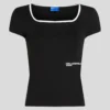 T-SHIRT À ENCOLURE CARRÉE T-SHIRT À ENCOLURE CARRÉE