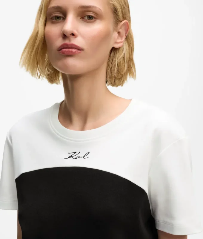 T-shirt monochrome emblématique T-shirt monochrome emblématique