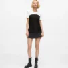 T-shirt monochrome emblématique T-shirt monochrome emblématique