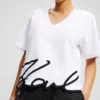 T-SHIRT SIGNATURE À COL EN V T-SHIRT SIGNATURE À COL EN V