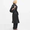 Trench-coat en simili cuir perforé Trench-coat en simili cuir perforé