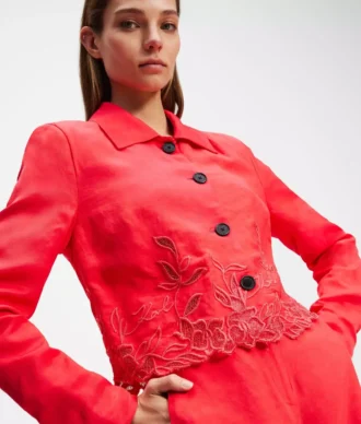 VESTE BRODÉE À DÉCOUPES