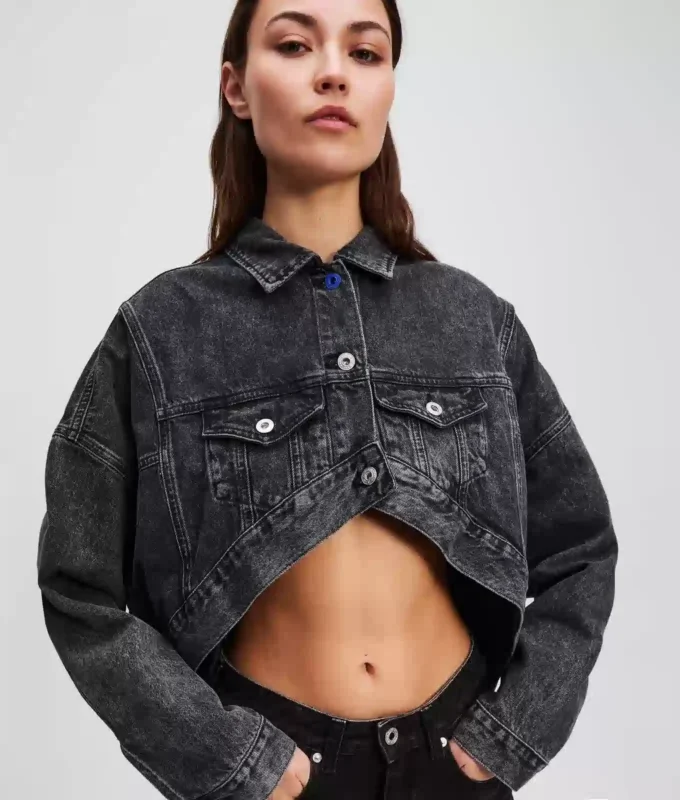 VESTE EN JEAN COURTE OVERSIZED VESTE EN JEAN COURTE OVERSIZED